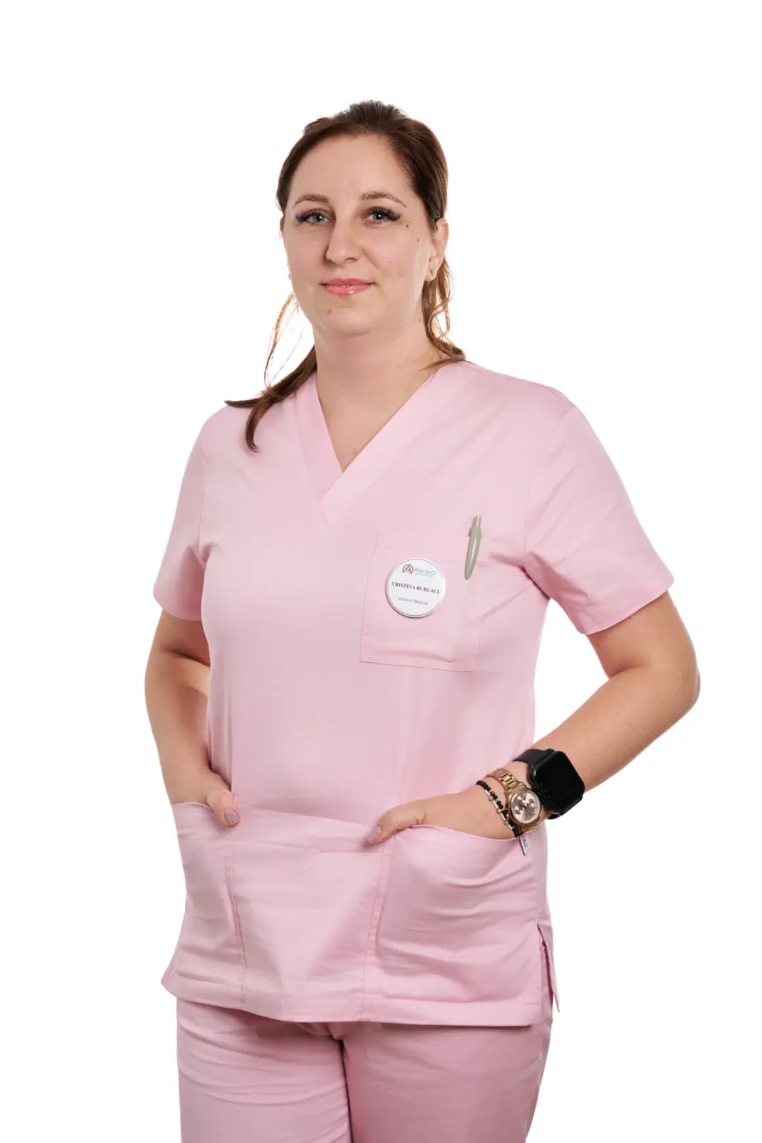 Asistentă medicală în uniformă roz, membre a echipei de îngrijire seniori, AsertivO Otopeni