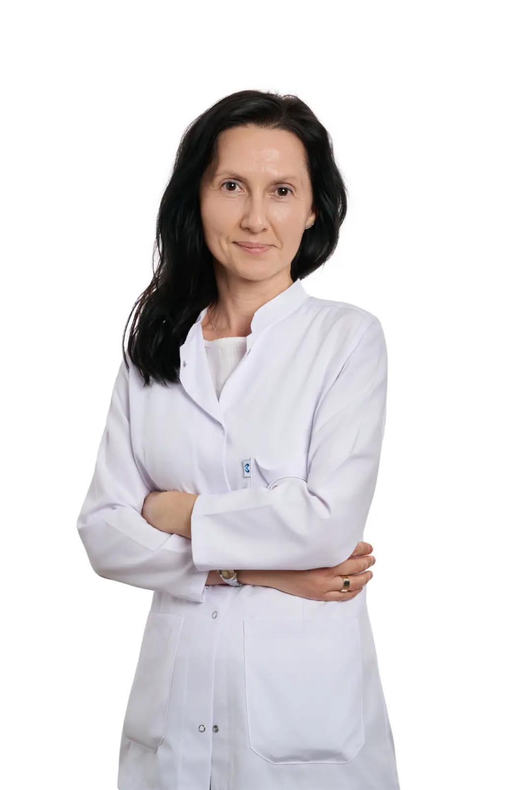 Medic specialist femeie în halat alb, cu brațele încrucișate, zâmbind cu încredere, AsertivO Otopeni