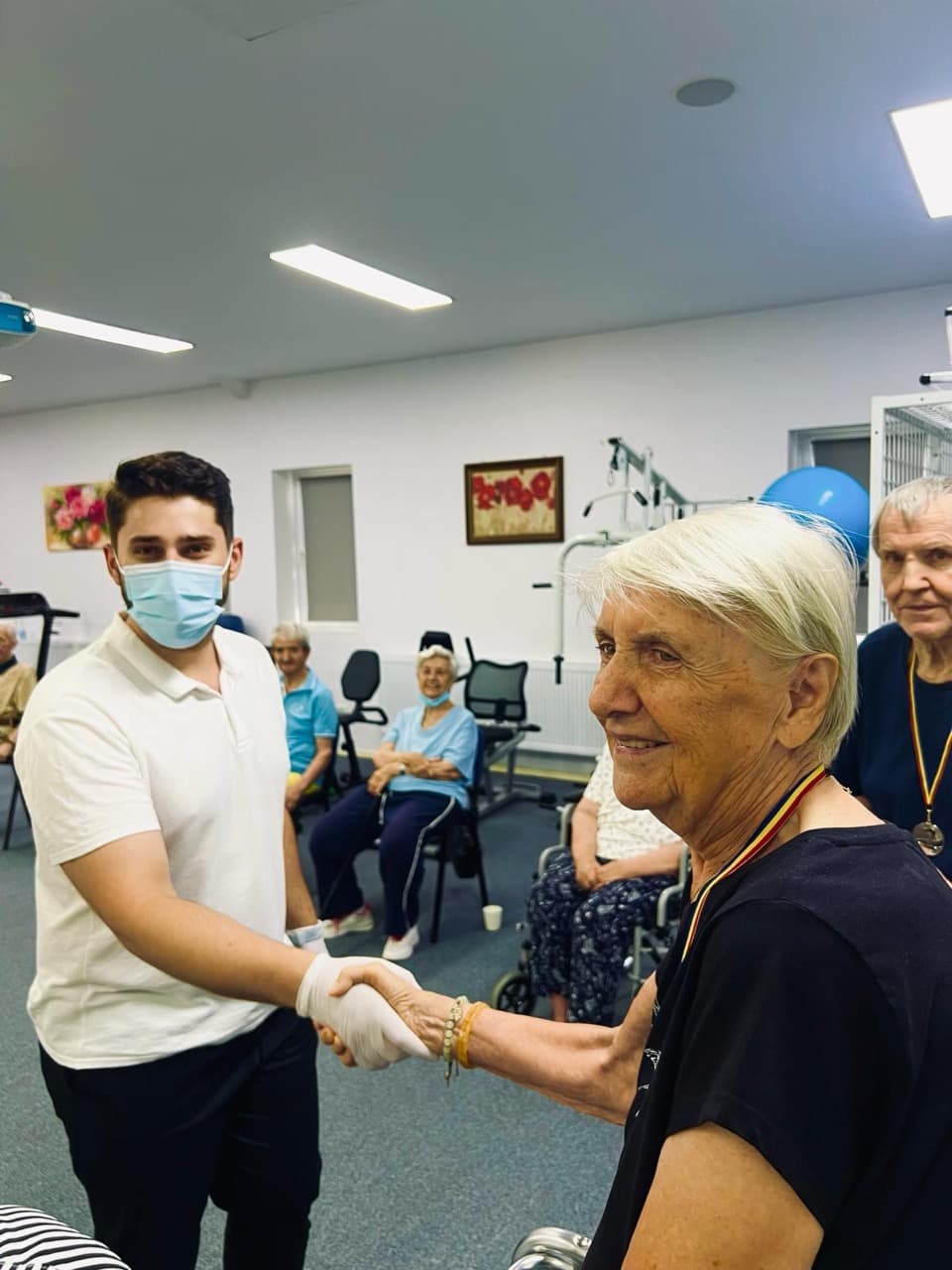 Activitate sociala seniori la AsertivO Otopeni — imagine 5