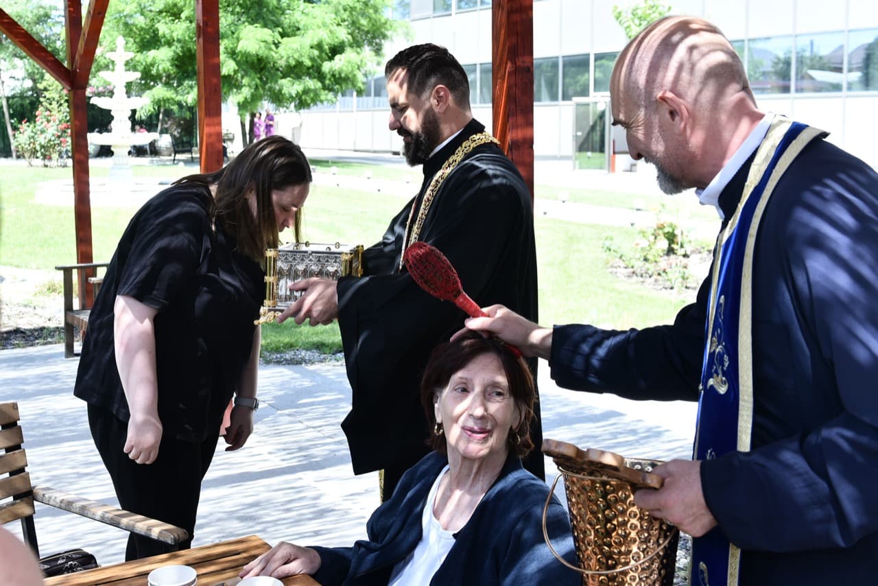 Interior capela serviciu religios la AsertivO Otopeni