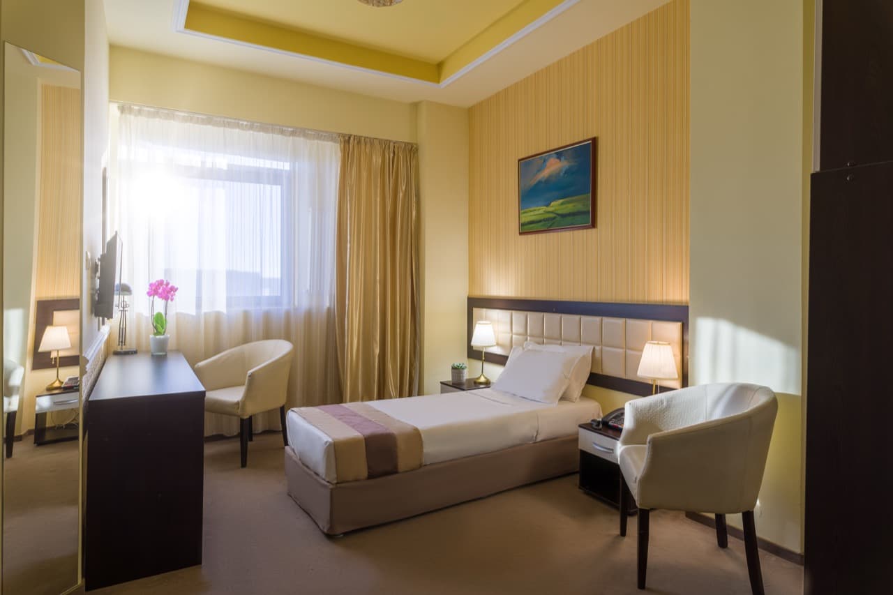 AsertivO — echipa și centrul nostru