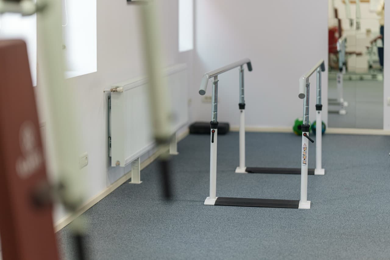 Bare paralele pentru recuperare mers la AsertivO Otopeni