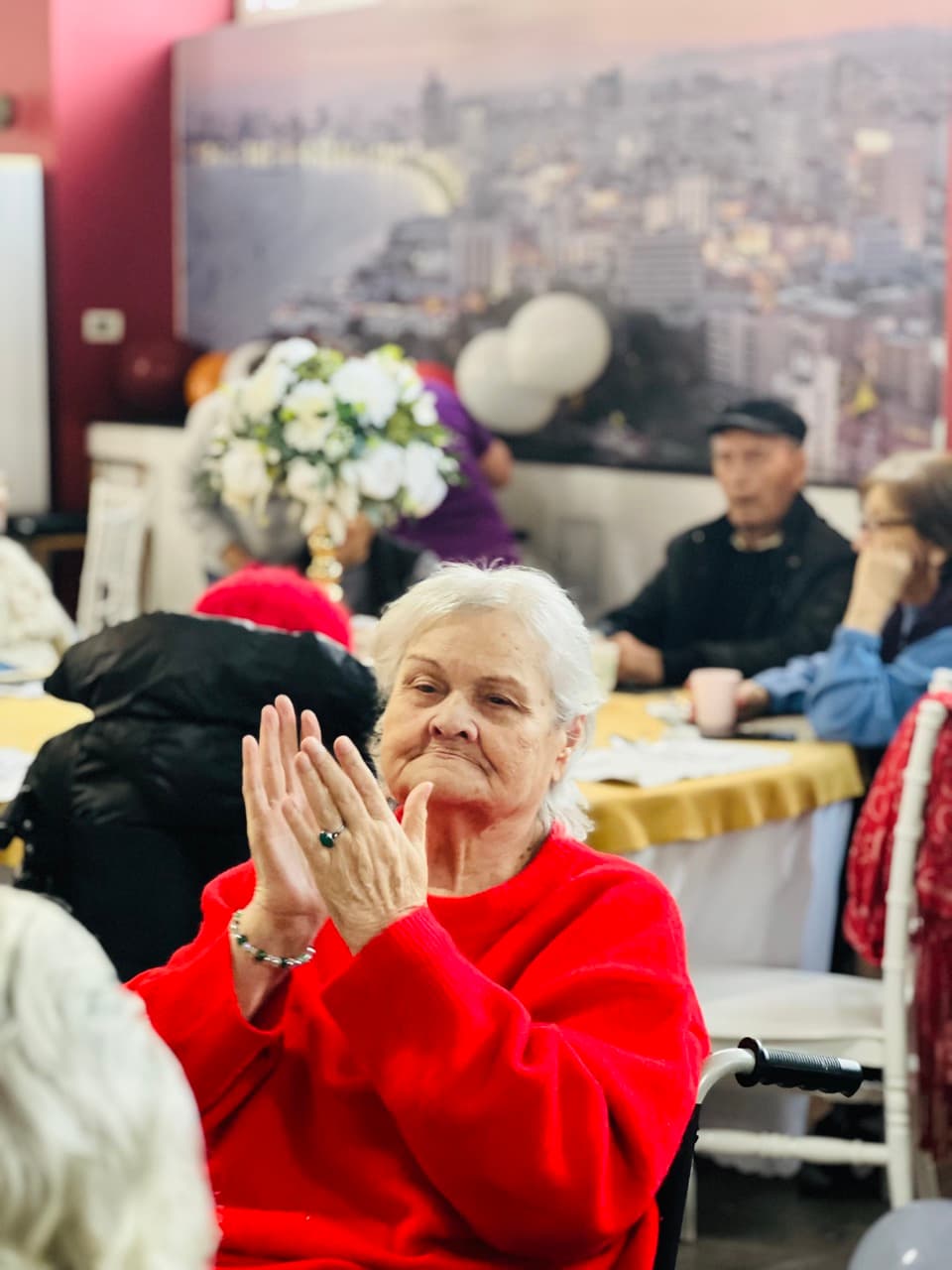 Senior aplaudand la activitate AsertivO Otopeni